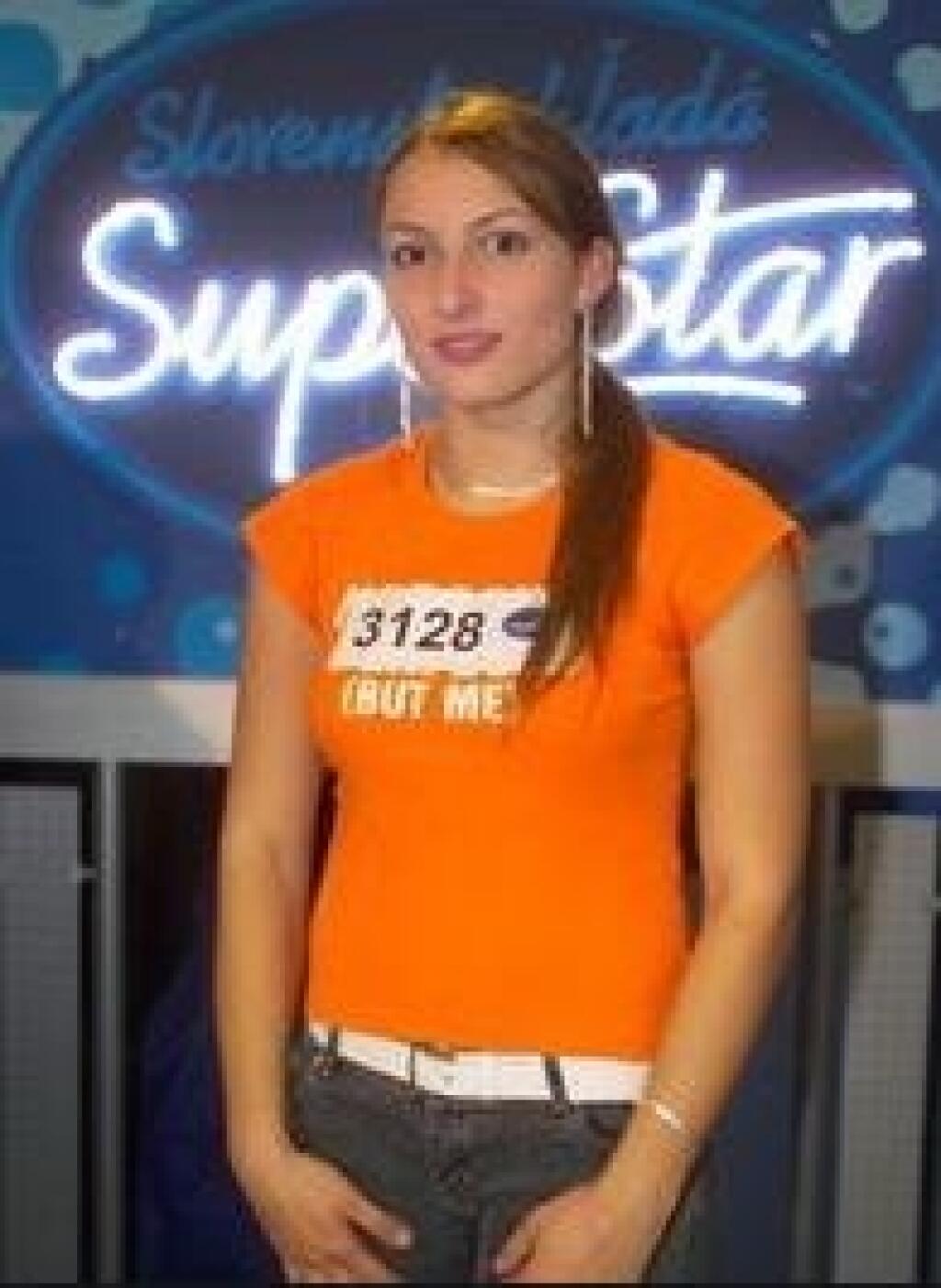 Rok 2004: Monika Zázrivcová, keď súťažila v prvej sérii SuperStar. Skončila pred bránami finálových kôl.
