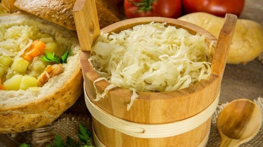 Množstvo vitamínov a neuveriteľná výživová hodnota. Doprajte si kvasenú kapustu.