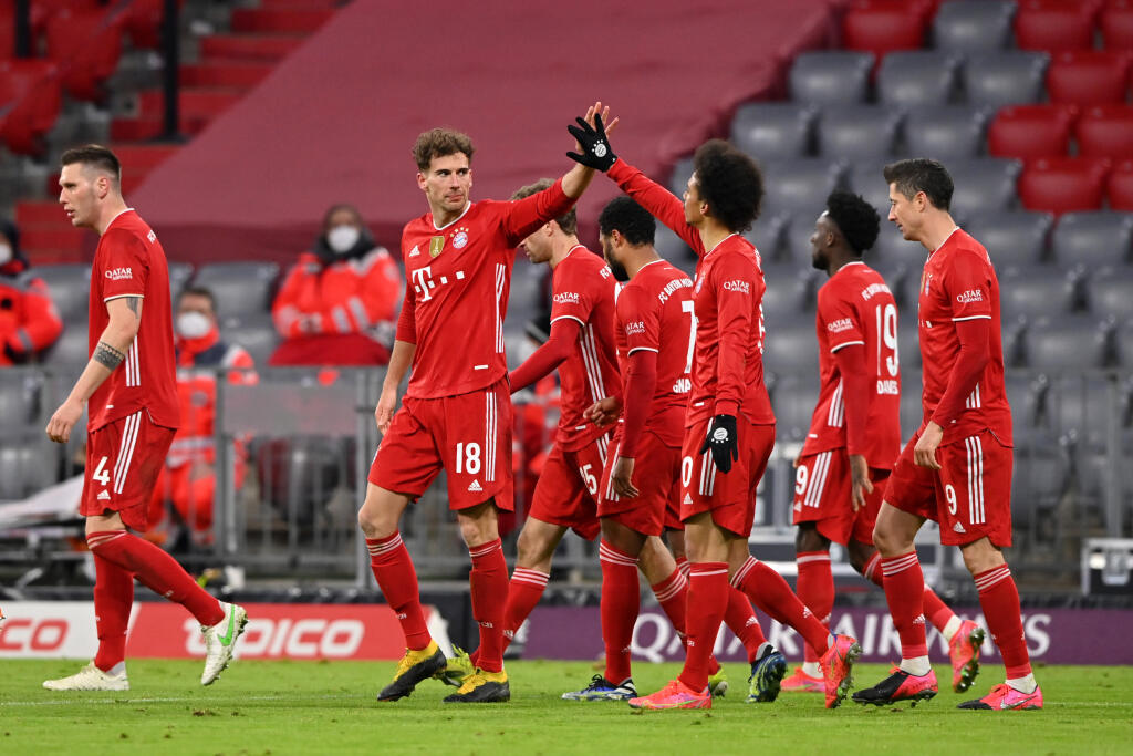 Futbalisti Bayernu Mníchov zvíťazili v sobotňajšom šlágri 24. kola najvyššej nemeckej bundesligy na domácej pôde nad Borussiu Dortmund 4:2. Na čele tabuľky majú dvojbodový náskok pred RB Lipsko.