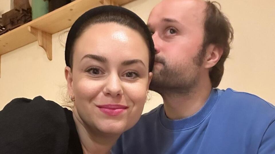 Dominika a Daniel stavajú svoje nové hniezdočko lásky.