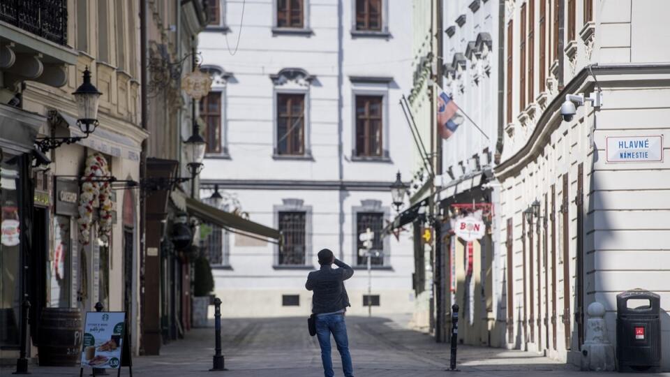 SR Bratislava Koronavís Ulice Prázdne BAX