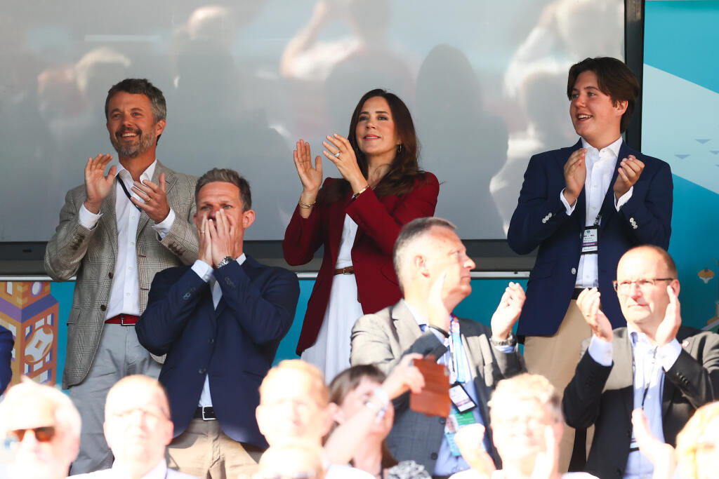 Eriksenovi na tribúne tlieskala aj vysmiata dánska kráľovská rodina. Zľava: dánsky princ Frederik Andre Henrik Christian, princezná Mary Elizabeth a princ Christian Valdemar Henri John.