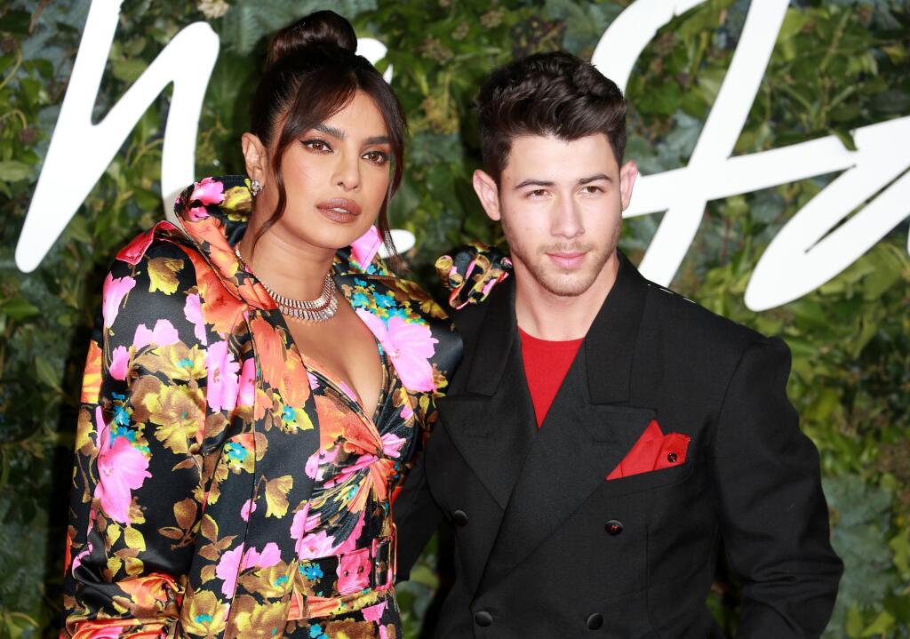 Priyanka Chopra a Nick Jonas údavajú trendy. Sú štýlovým párom, ktorý svoju lásku rád ukazuje aj na verejnosti.