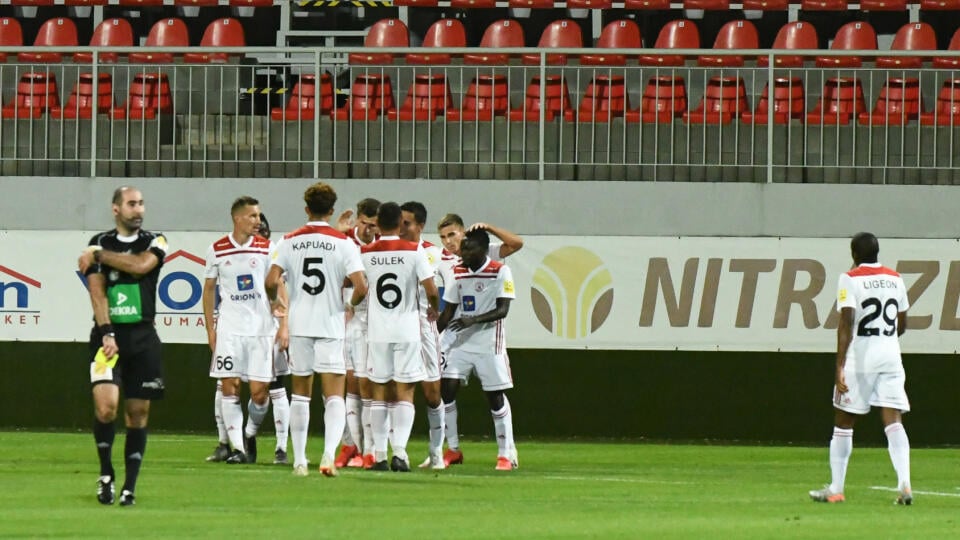 Na snímke radosť hráčov Trenčína v dohrávke 4. kola Fortuna ligy vo futbale medzi ŠKF Sereď - AS Trenčín 22. septembra 2020 v Zlatých Moravciach. FOTO TASR - Henrich Mišovič