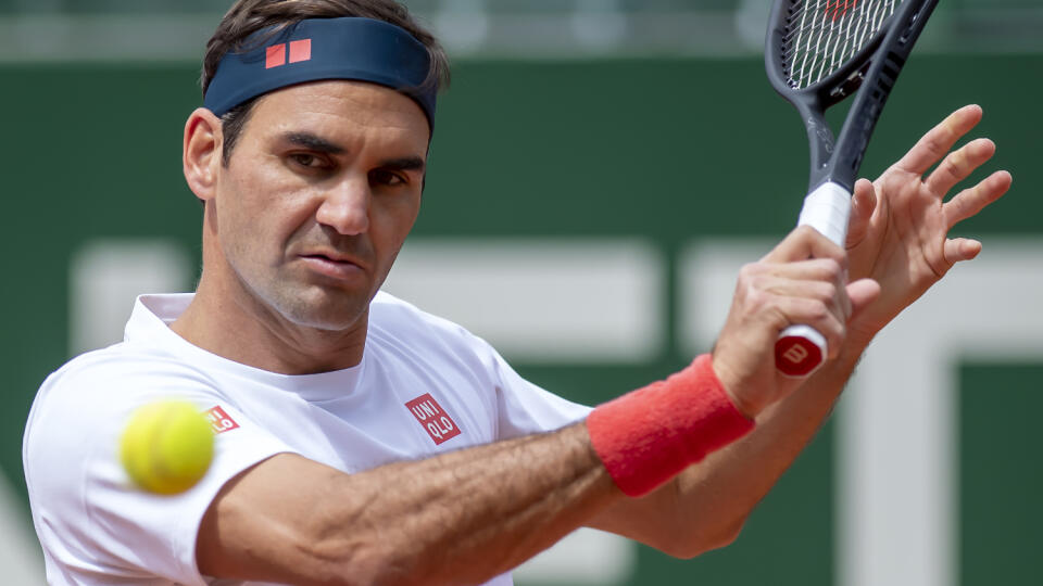 KK17 Ženeva - Švajčiarsky tenista Roger Federer počas tréningu pred tenisovým turnajom ATP v Ženeve 14. mája 2021. FOTO TASR/AP
Switzerland's tennis player Roger Federer in action during a training session prior to the ATP 250 Tennis Geneva Open tournament, in Geneva, Switzerland, Friday, May 14, 2021. (Martial Trezzini/Keystone via AP)