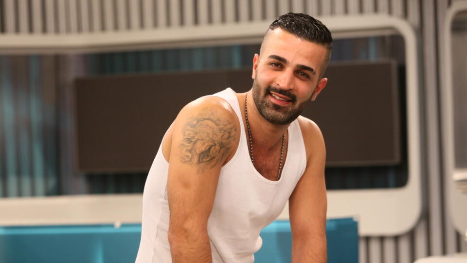 Reza Givili, Farma,