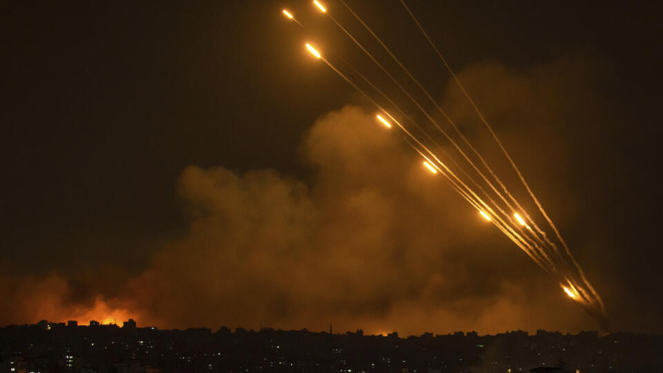 Rakety vystrelené z pásma Gazy na Izrael 8. októbra 2023.