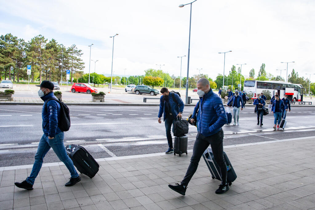 Odchod Slovenskej hokejovej reprezentácie na Majstrovstvá sveta v Rige, z letiska M. R. Štefánika v Bratislave.
