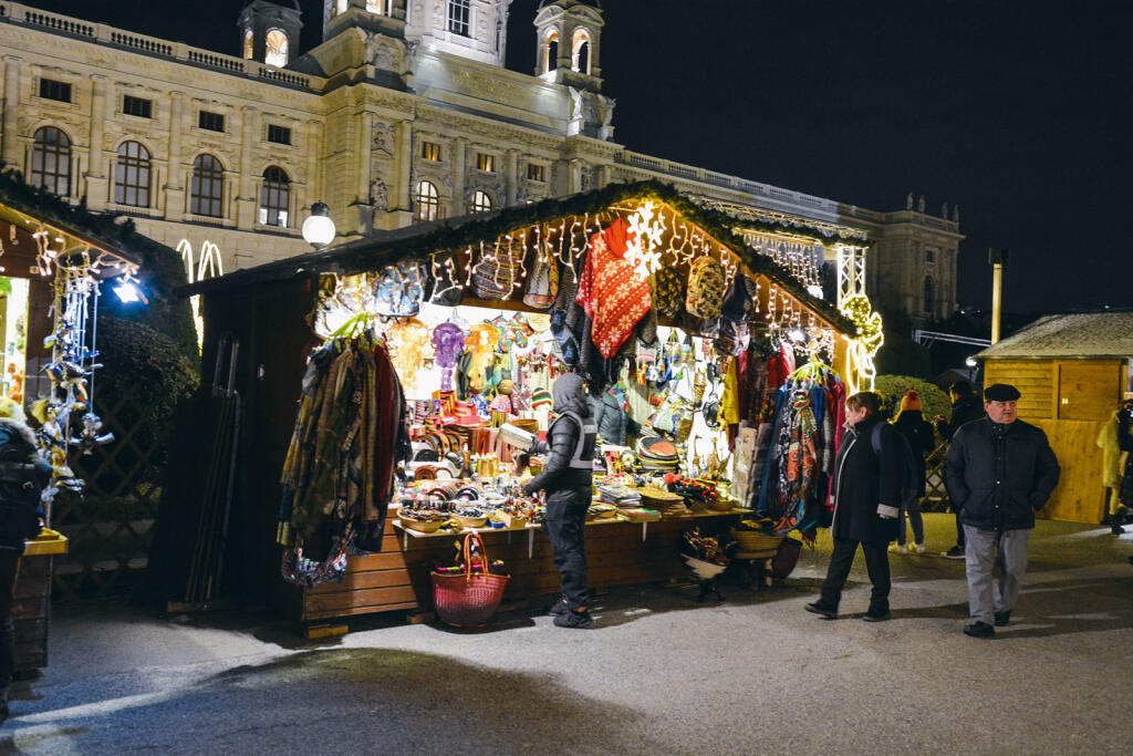 Vianočné mestečko na Maria-Theresien Platz
