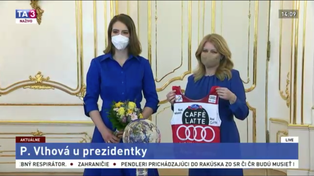 Lyžiarka Petra Vlhová spolu s tímom u prezidentky Zuzany Čaputovej.