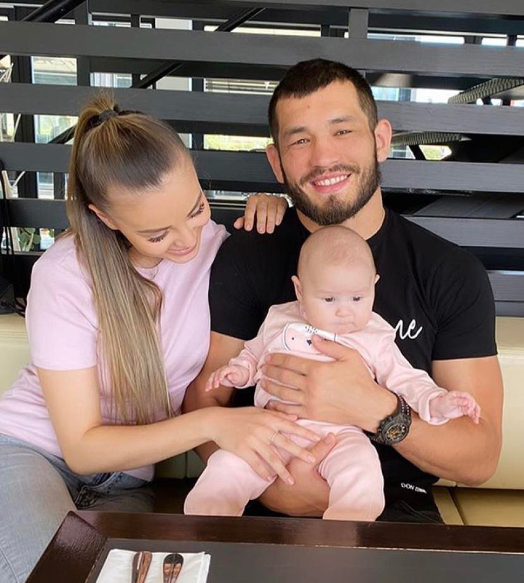 Bojovník Makhmud Muradov a speváčka Monika Bagárová vychovávajú dcérku Rumiu.