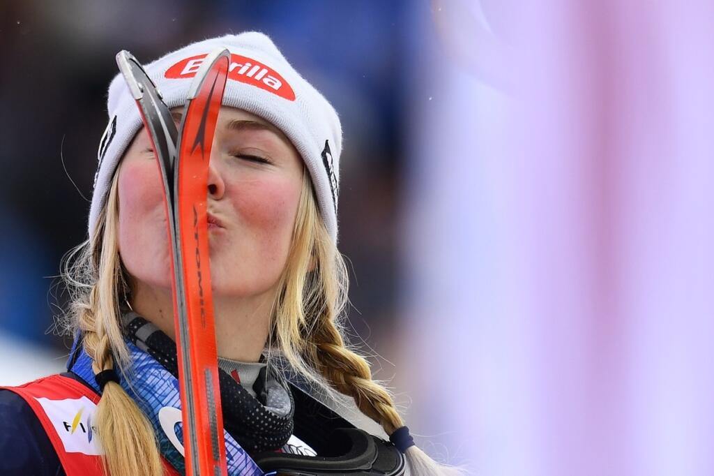 Shiffrinová si preteky v Špindlerovom Mlyne užívala, dosiahla prvé a druhé miesto. Po víťazstve od radosti bozkávala lyže.