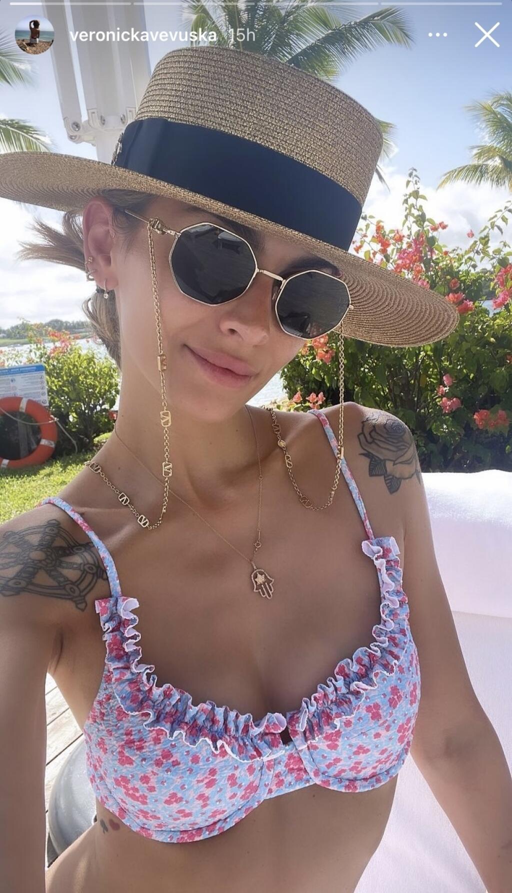 Polovička nášho hokejistu rada predvedie sexi krivky.