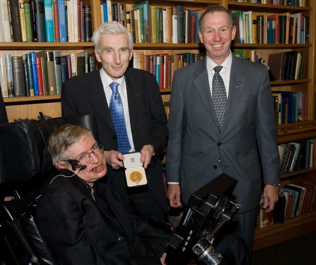 Stephen Hawking varuje pred kontaktom s mimozemšťanmi