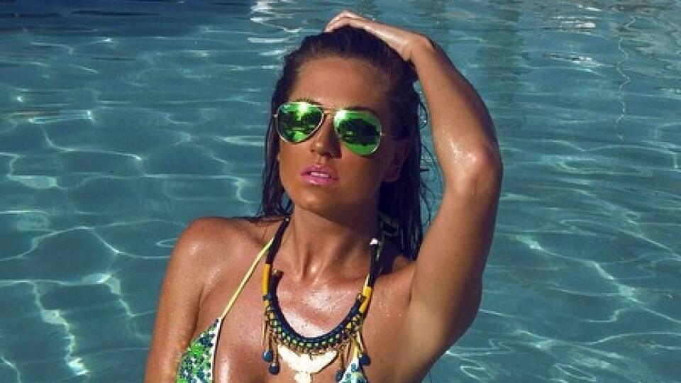 Sexi brunetka je rodáčka z Prievidze, čo je len na skok od Bojníc, kde sa slovenský futbalový reprezentant Juraj Kucka narodil.