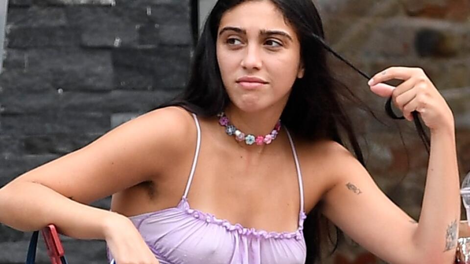 Lourdes Leon nemala podprsenku.