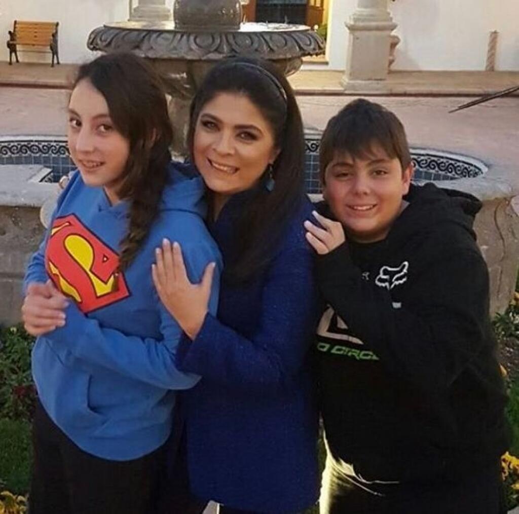 S dcérou Vicky a synom Anuarom.