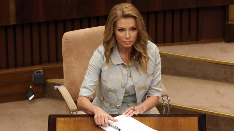 Petra Krištúfková počas ustanovujúcej schôdze parlamentu. Okrem nej je v Národnej rade aj veľa ďalších šarmantných žien.