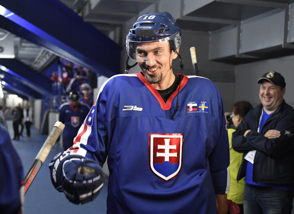 V exhibičnom zápase legiend zvíťazili hokejisti Slovenska nad Švédskom 11:7. Stretnutie v košickej Steel aréne bolo súčasťou osláv 90. rokov slovenského hokeja, pričom na ľade sa predstavilo viacero hráčov z pamätných MS 2002, na ktorých Slovensko získalo titul majstra sveta.