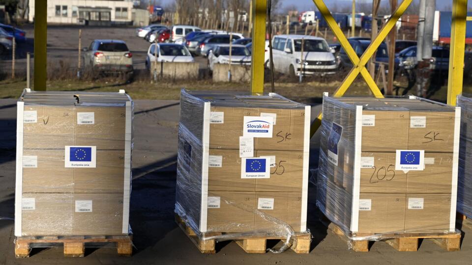 Na snímke novovzniknutý humanitárny hub, ktorý bude prijímať kamióny s pomocou Ukrajine v areáli prekladiska Haniska pri Košiciach, spoločnosť Interport v okrese Košice okolie 24. marca 2022. FOTO TASR – Roman Hanc