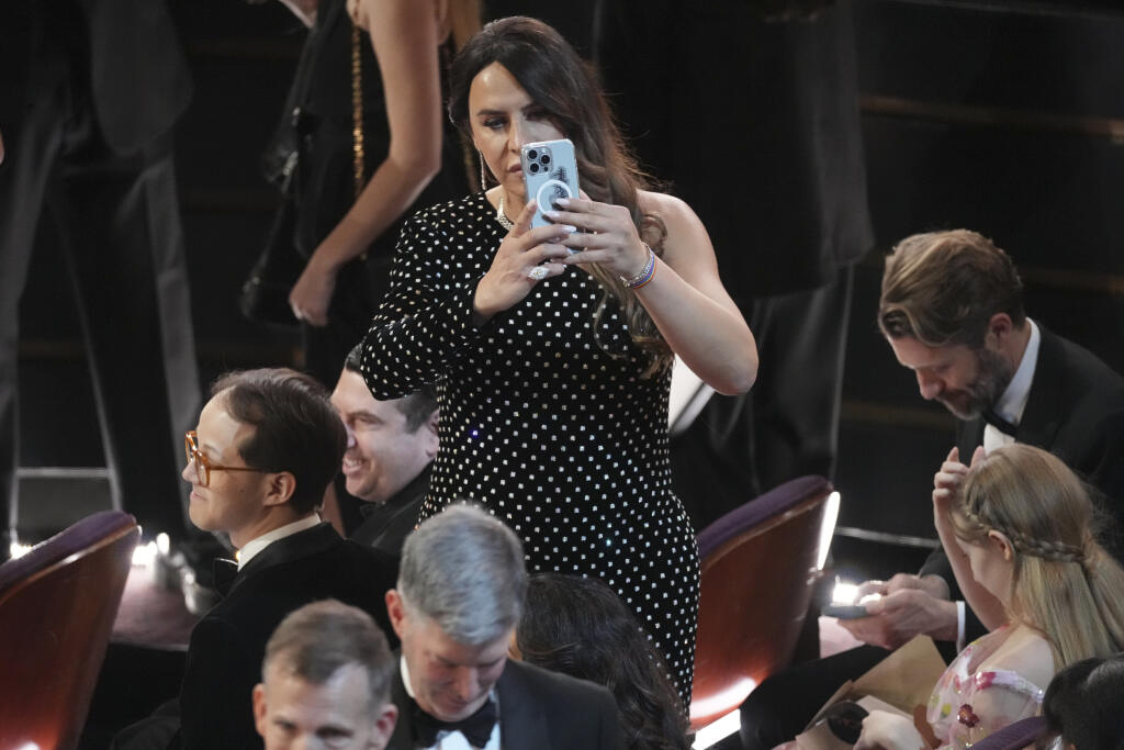 KK25 Los Angeles - Na snímke španielska herečka Karla Sofía Gascónová na 97. ročníku odovzdávania Oscarov 2. marca 2025 v Los Angeles. FOTO TASR/AP
Karla SofĂ­a GascĂłn in the audience during the Oscars on Sunday, March 2, 2025, at the Dolby Theatre in Los Angeles. (AP Photo/Chris Pizzello)