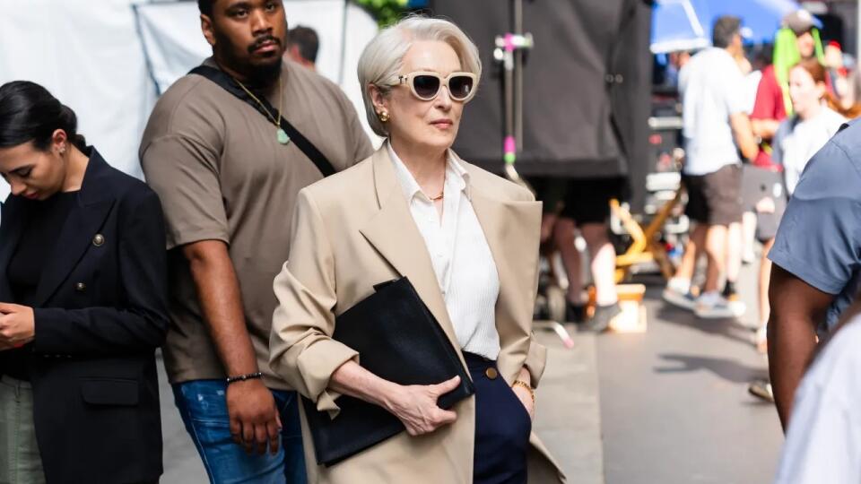 Meryl Streep ako Miranda na zábere z nakrúcania Diabol nosí Pradu 2.