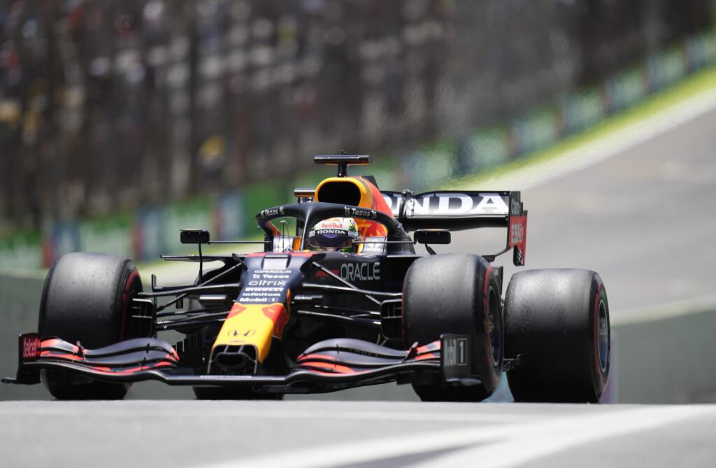 Holandský pilot formuly 1 Max Verstappen z tímu Red Bull bol v kvalifikácii na Veľkú cenu Saudskej Arábie tretí.
Red Bull's Max Verstappen steers his car during the second practice session at the Interlagos racetrack in Sao Paulo, Brazil, Saturday, Nov. 13, 2021. The Brazilian Formula One Grand Prix will take place on Sunday. (AP Photo/Andre Penner)