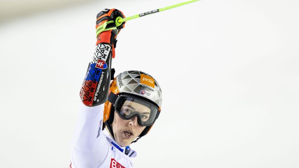 EBE 36 Are - Slovenská lyžiarka Petra Vlhová v cieli v obrovskom slalome Svetového pohára v Are v piatok 11. marca 2022. FOTO TASR/AP
Petra Vlhova of Slovakia reacts after winning the alpine ski, women's World Cup giant slalom in Are, Sweden, Friday, March 11, 2022. (Pontus Lundahl/TT via AP)