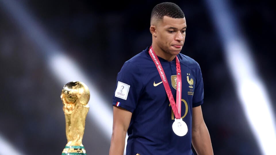 Francúzsky futbalista Kylian Mbappe povedal, že nikdy neprekoná sklamanie z finálovej prehry na MS v Katare s Argentínou (3:3 pp, 2:4 v rozstrele z 11 m).