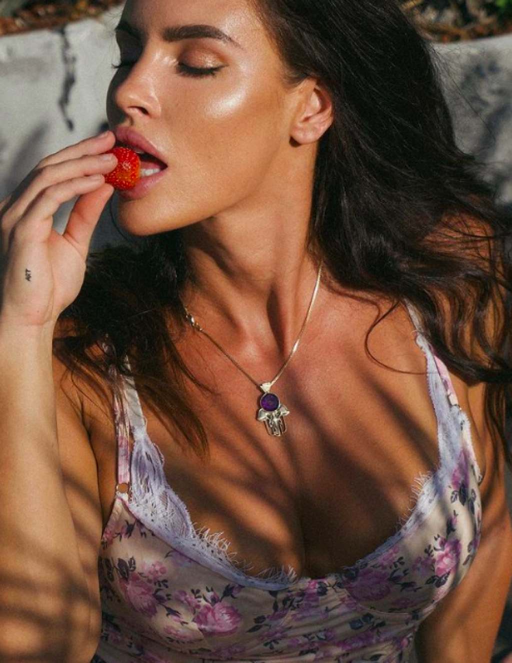 Sexica to navyše oslávila spôsobom sebe vlastným. Zverejnila sériu pikantných záberov, ktoré vyrážajú dych.