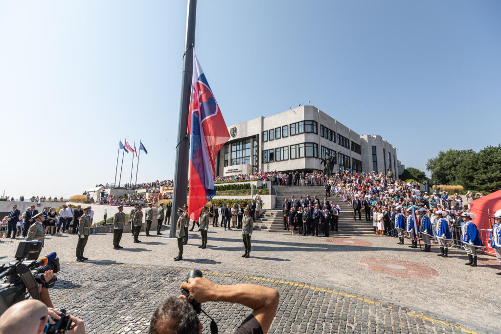 Tak ako každý rok, tak aj tento sa 1. septembra na Deň Ústavy Slovenskej republiky konal v parlamente Deň otvorených dverí.
