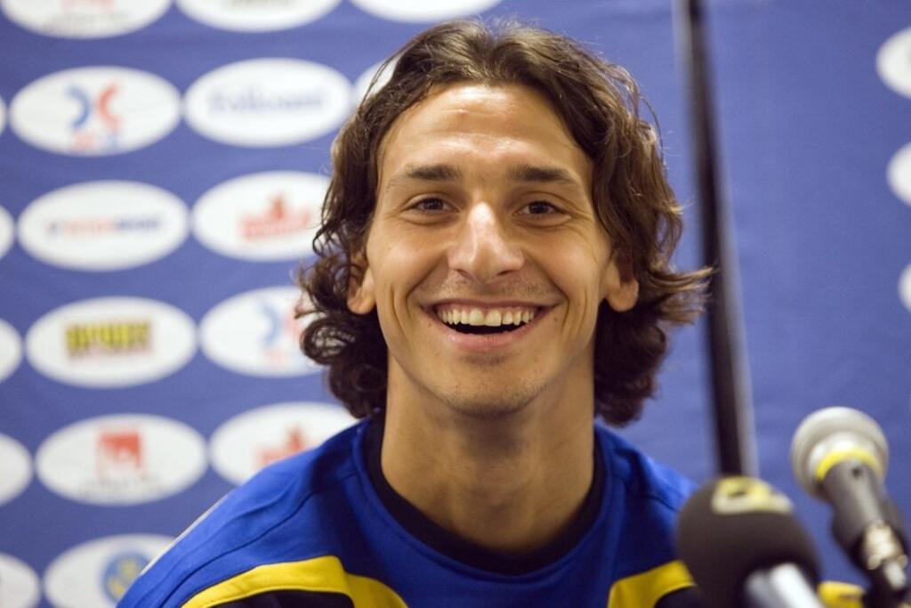Mladý Zlatan počas tlačovej konferencie v národnom tíme mal takýto účes.