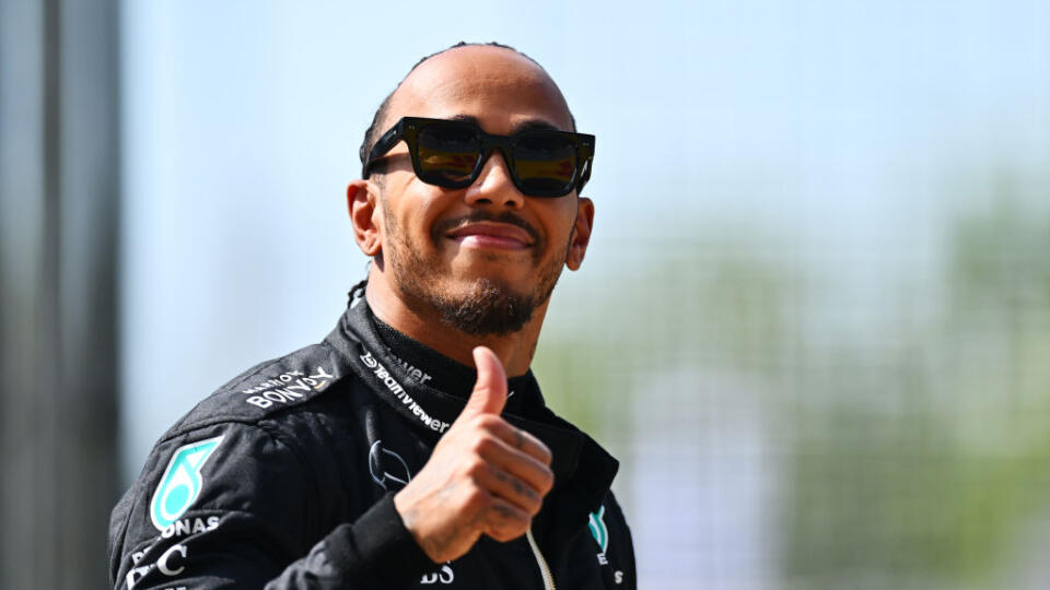 Hamilton počas prvého tréningu.