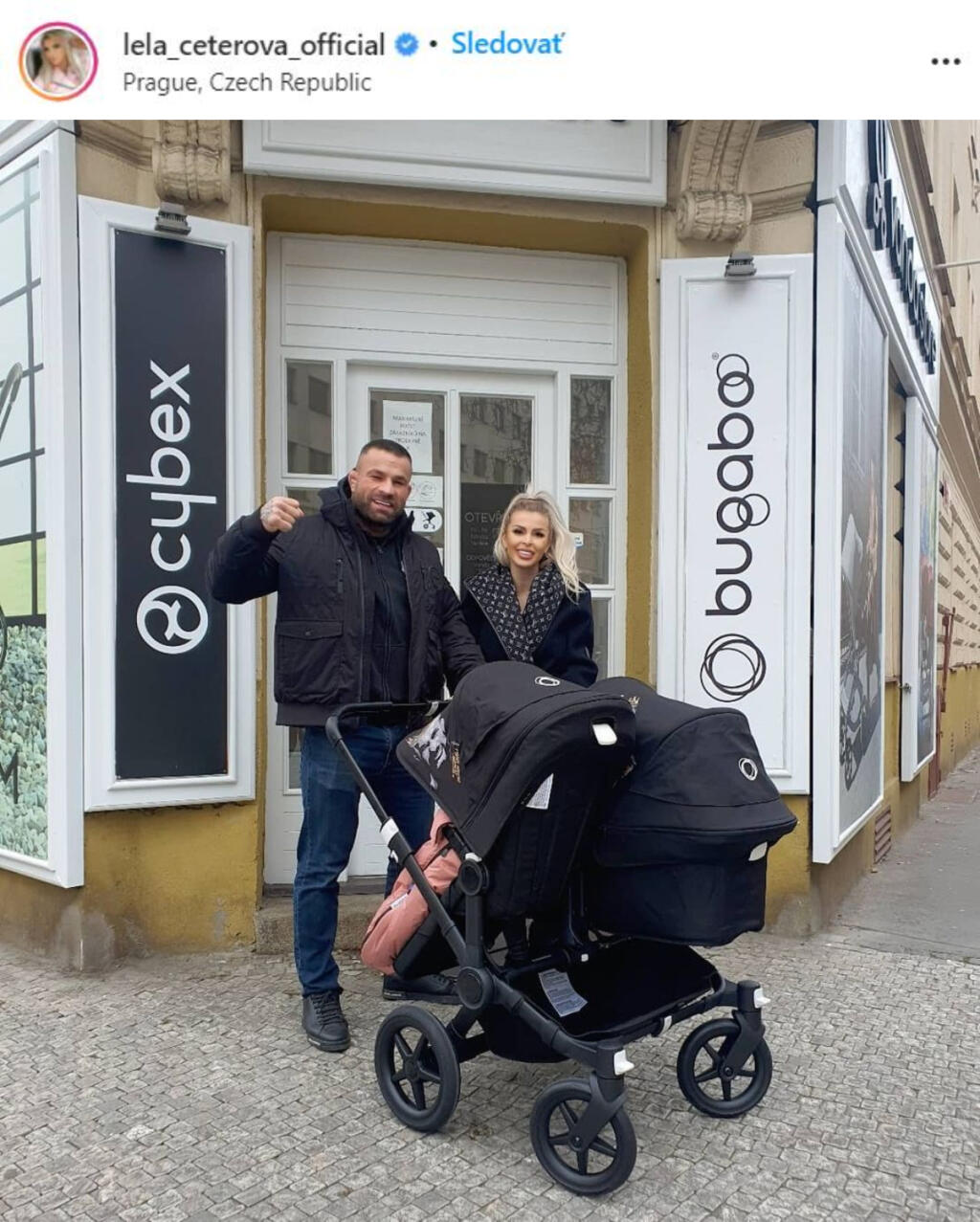 Vémola a Ceterová ukázali aj kočík pre Rockyho. Synčeka budú voziť v kočíku, na ktorom je zobrazená práve hlava bojovníka.