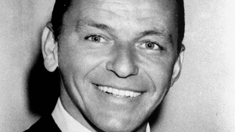 Pred dvadsiatimi rokmi zomrel Frank Sinatra.