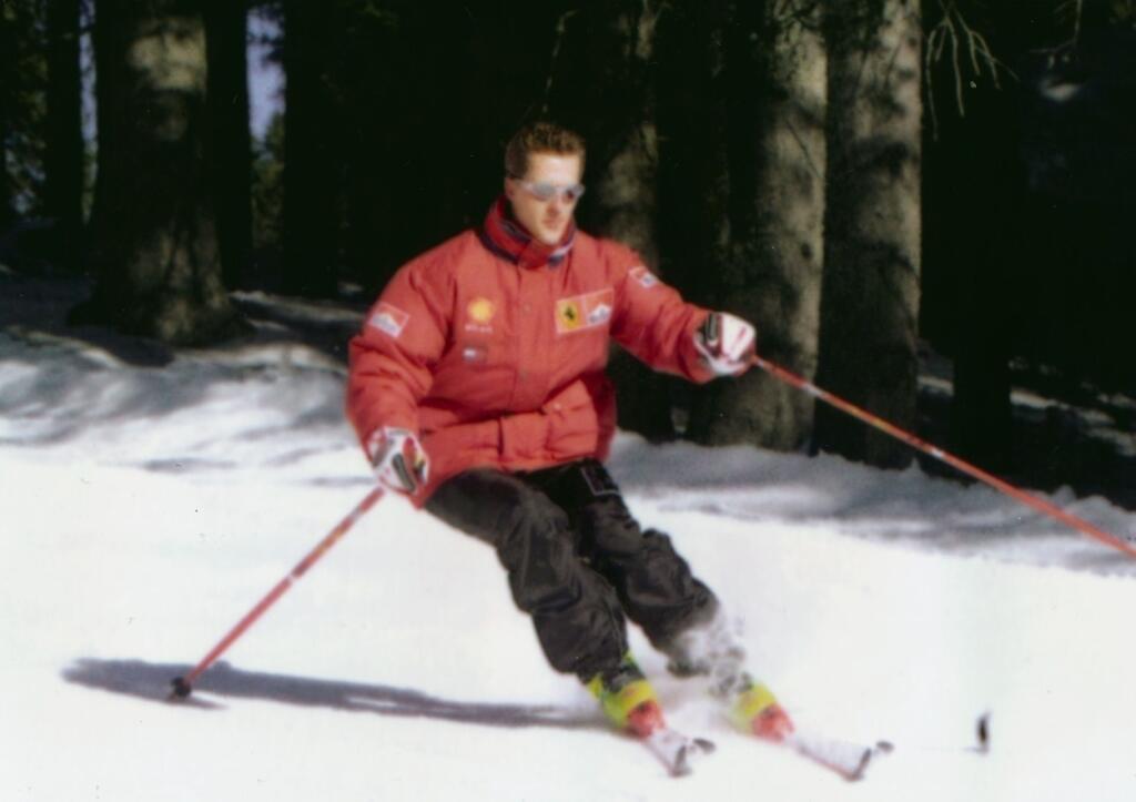 Schumacher sa rád chodil lyžovať. Jedna z lyžovačiek však dopadla neslávne, pred ôsmimi rokmi utrpel úraz hlavy, keď narazil do skaly.