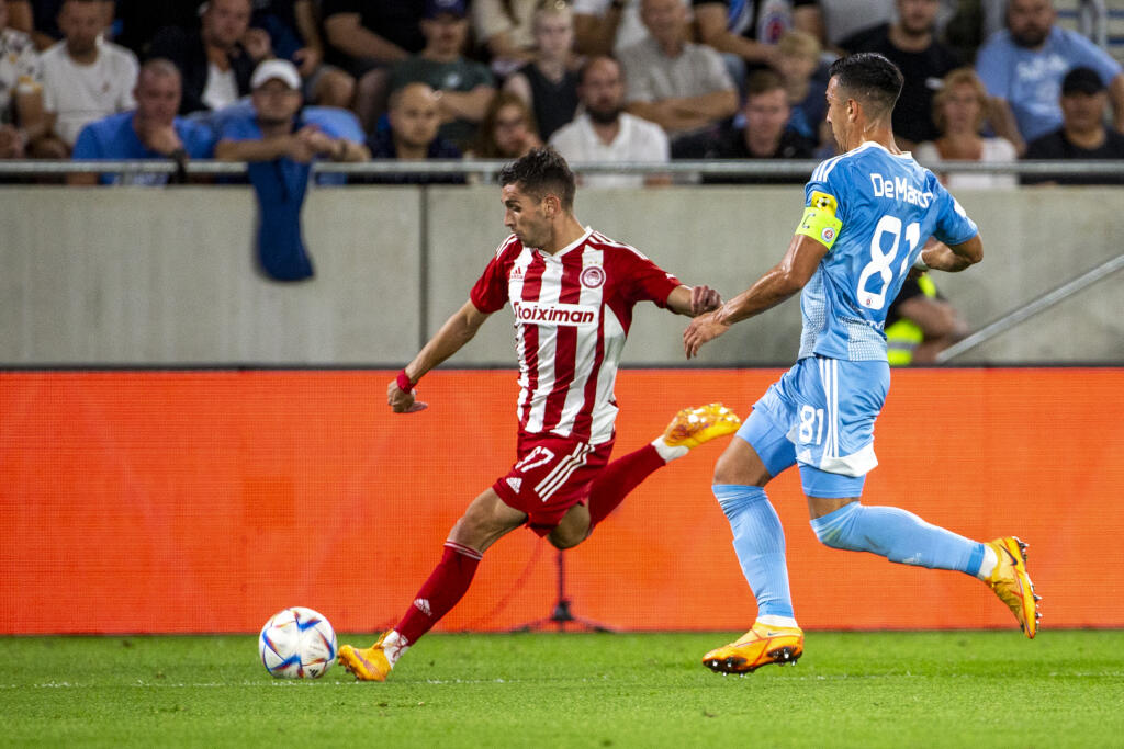 Na Tehelnom poli sa stretol v 3. kole kvalifikácie európskej ligy ŠK Slovan Bratislava a Olympiacos FC. Na snímke je Vernon De Marco Morlacchi a Diby Keita.