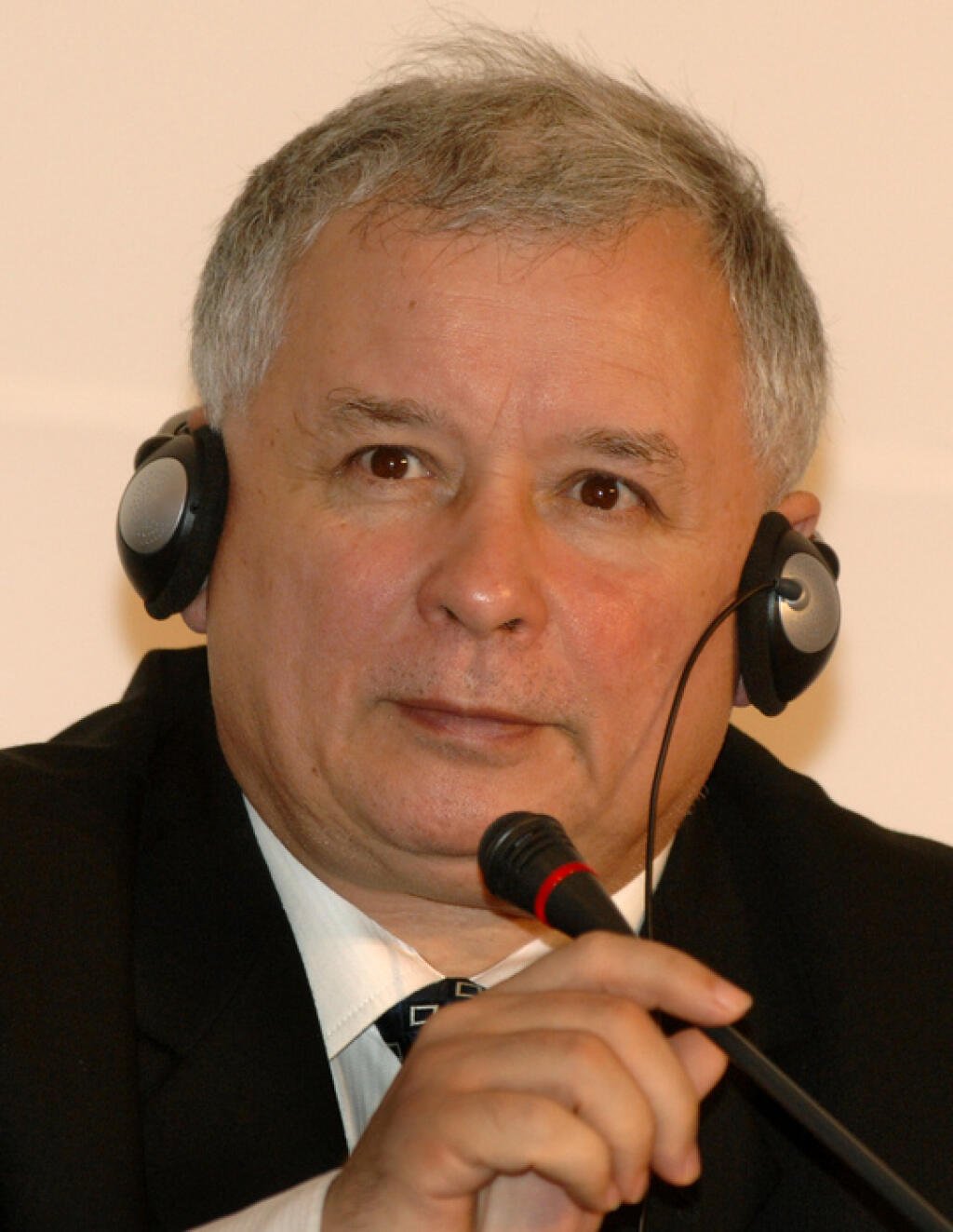 Polish Prime Minister, Jaroslaw Kaczynski is talking during a press conference after his meeting with the other three Prime Ministers of the Visegrad 4 Group countries, Czech Republic's Mirek Topolanek, Slovakia's Robert Fico and Hungary's Ferenc Gyurcsany in Visegrad, 50 km north of Budapest, Hungary, Tuesday Oct. 10, 2006. The four discuss their EU membership issues, regional stabilty, and mark the 15th anniversary of the group. Today Gyurcsany handed over the V4's presidency to Fico.
(AP Phot