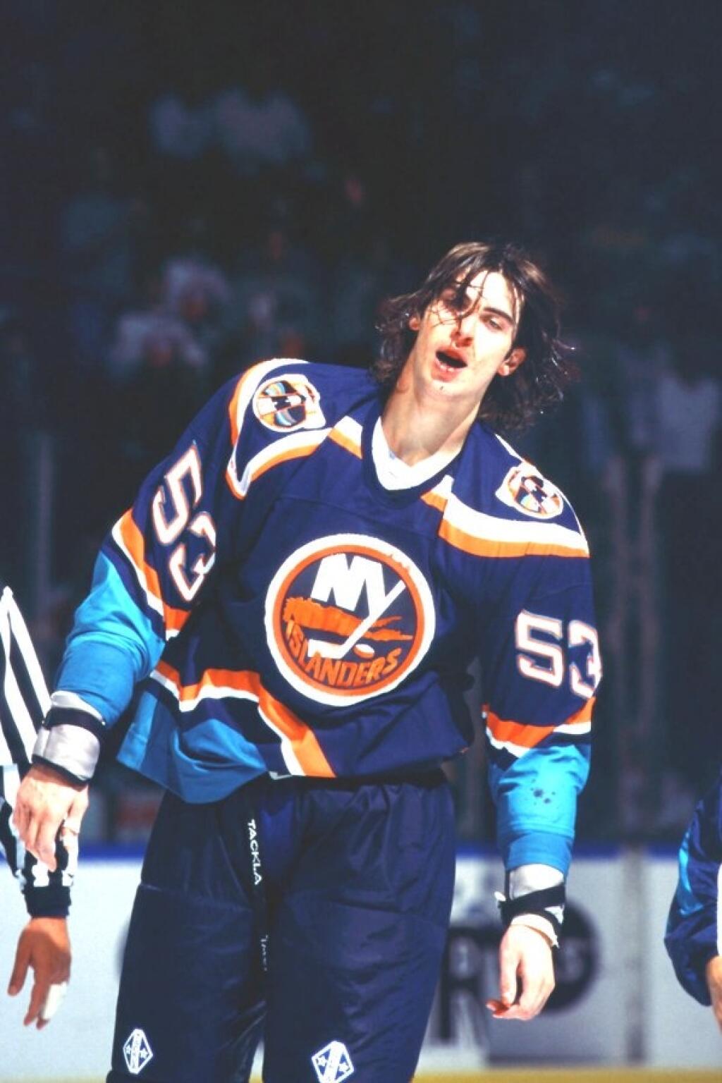 Zdeno Chára v začiatkoch v drese New Yorku Islanders.