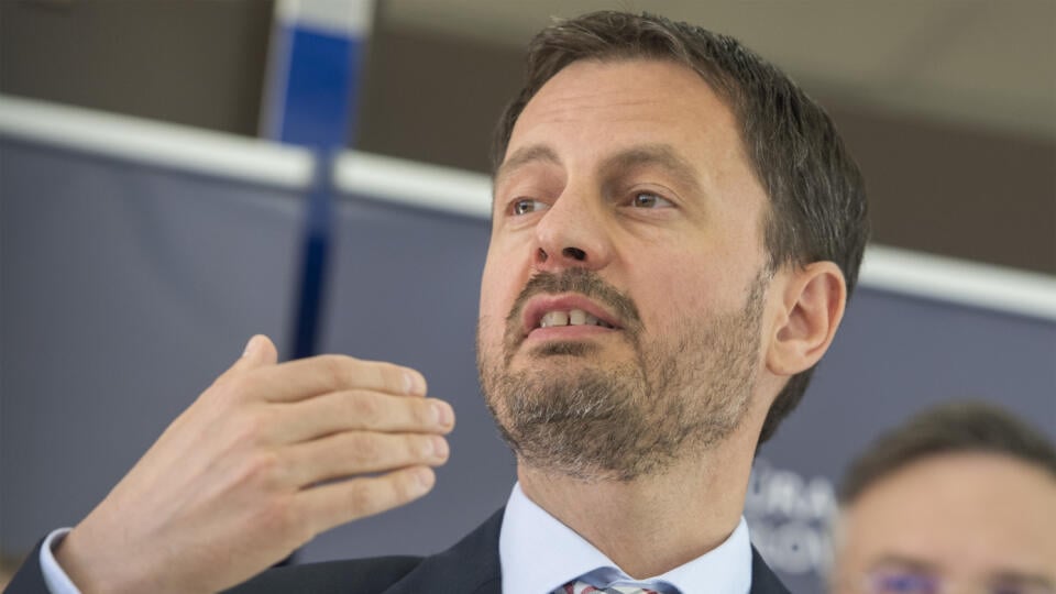 Na snímke minister financií SR Eduard Heger (OĽaNO) počas brífingu s novinármi. FOTO TASR - Martin Baumann