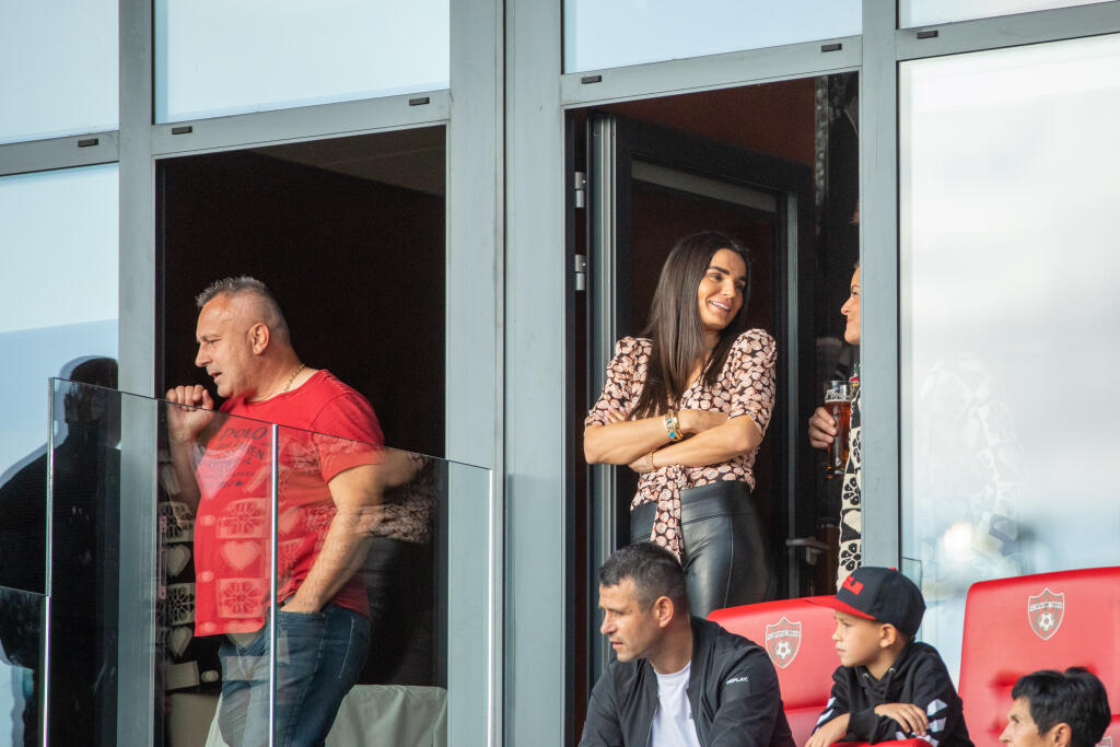 Na snímke je Barbora Škrtelová počas svojho jej manžela Martina Škrtela v drese Spartaka Trnava.