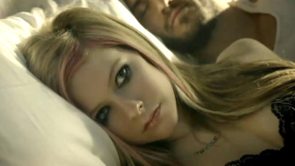 Avril Lavigne v novom videoklipe.