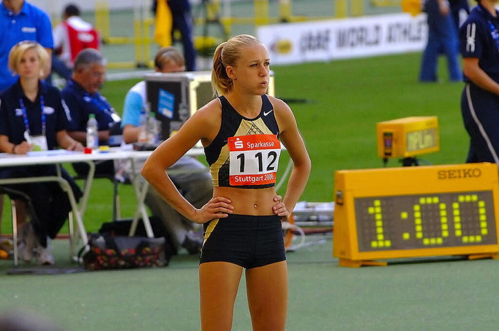 Kajsa Bergquistová (Švédsko) V roku 2007 si švédska skokanka do výšky vzala švédskeho režiséra Mansa Herngrena, no o štyri roky neskôr sa rozviedli. V decembri 2011 sa začal jej vzťah so ženou. „Ako lesba sa cítim dnes, ako heterosexuálka som sa cítila v čase, keď som bola s Mansom. Ale keď budem stará a obzriem sa za svojím životom, niekto si možno bude myslieť, že som bisexuálka,“ uviedla o svojej orientácii.