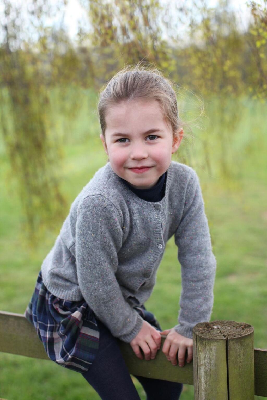 Narodeninové FOTO princeznej Charlotte pri príležitosti jej štvrtých narodenín.