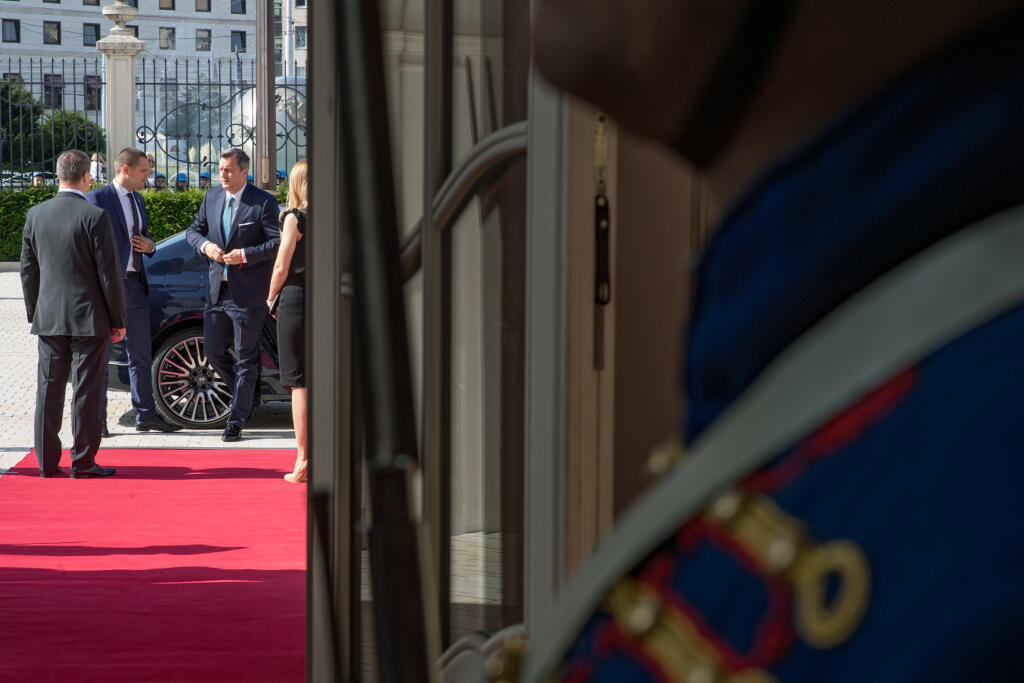 Andrej Danko vystupuje z auta 8:50 ráno