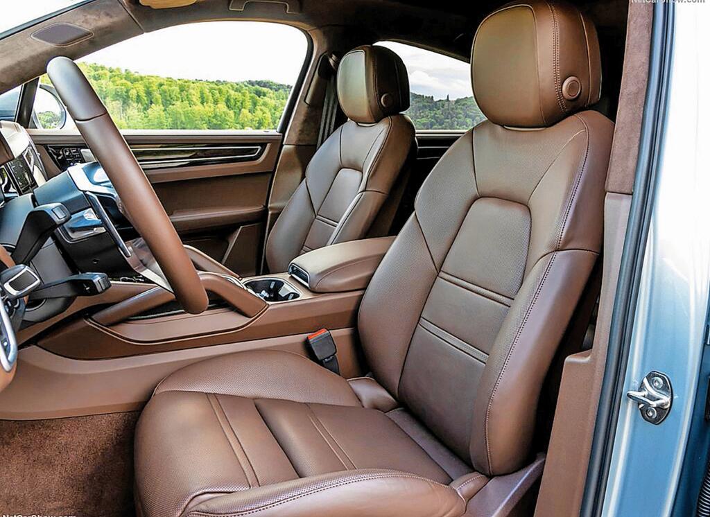 Sports: The front seats can be adjusted accurately, setting in 16 directions.