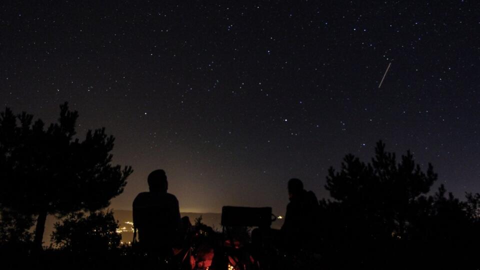 Obľúbený meteorický roj Perzeidy pozorujú v auguste ľudia z celého sveta.