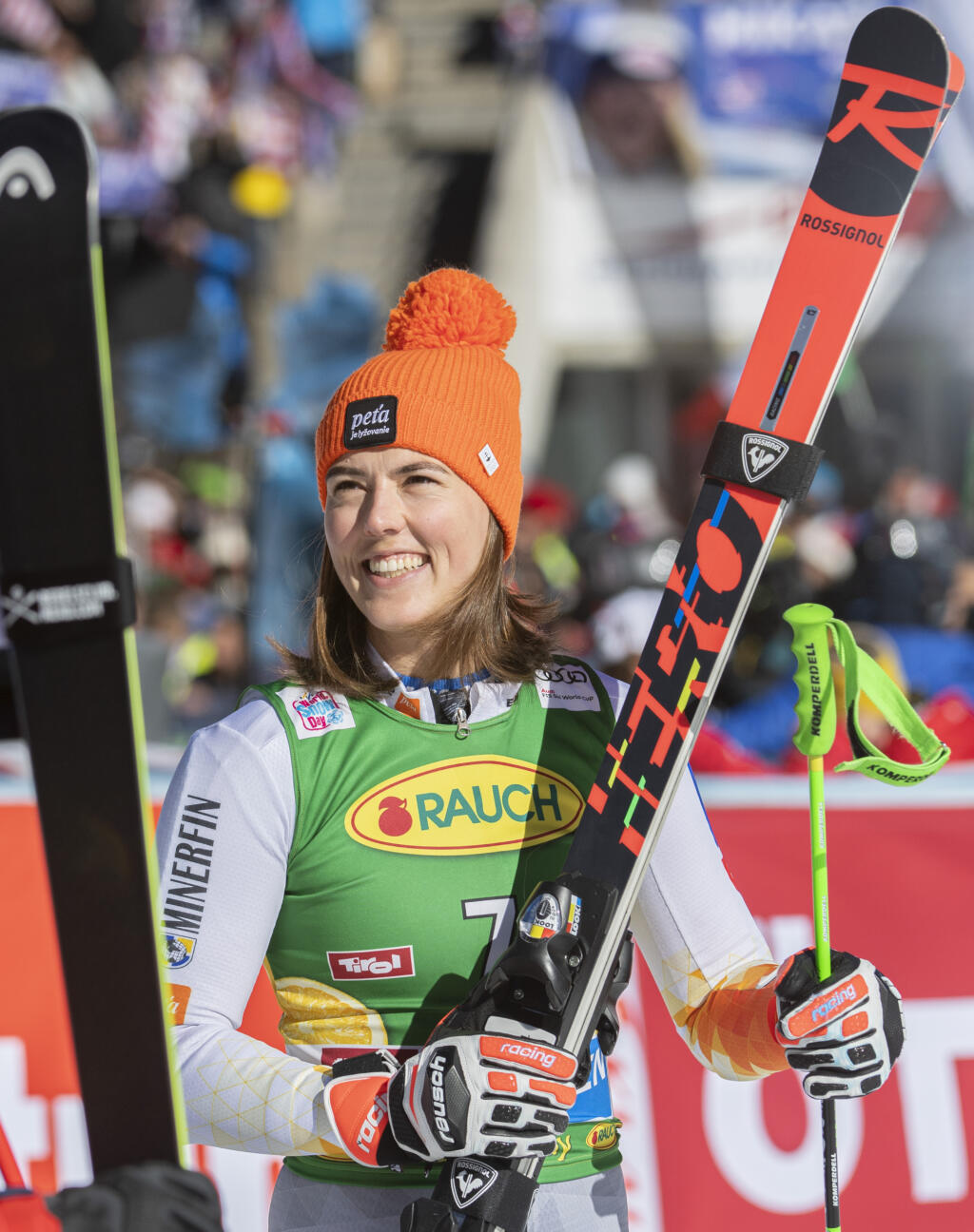 Slovenka Petra Vlhová sa teší v cieli druhého kola obrovského slalomu Svetového pohára alpských lyžiarok na ľadovci Rettenbach v rakúskom Söldene.