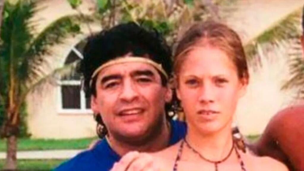 Mladá Mavys Álvarezová začala s Maradonom žiť, keď mala 16 rokov.