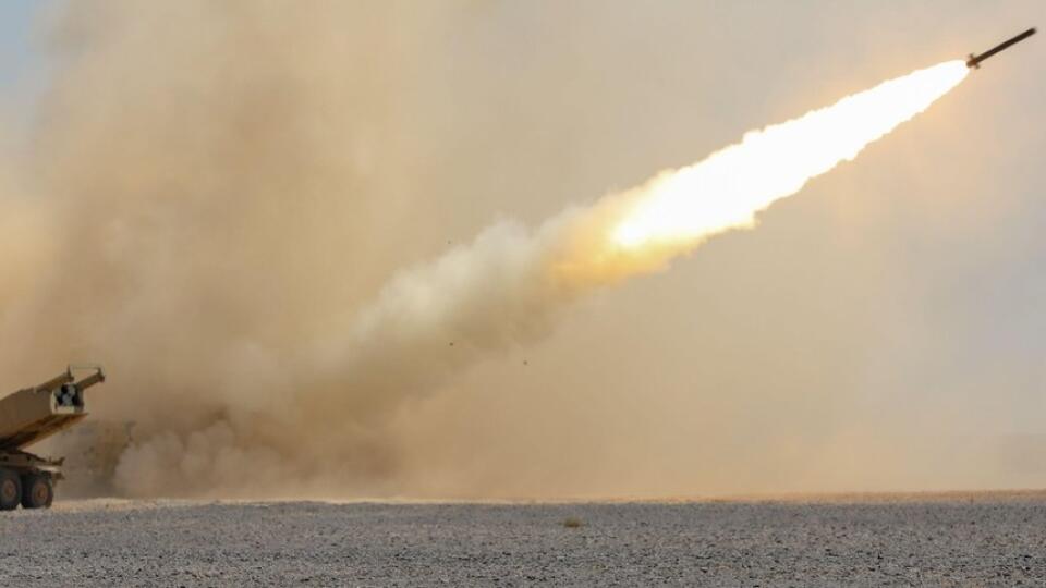 USA dodajú Ukrajine raketomety HIMARS.
